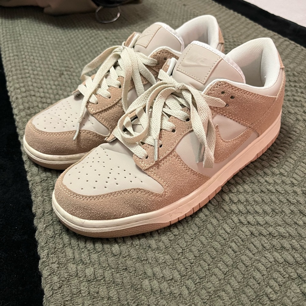 Nike Low Dunk in Sand Driftwood color